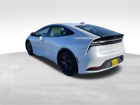 Used 2025 Toyota Prius Plug-In Hybrid image 6