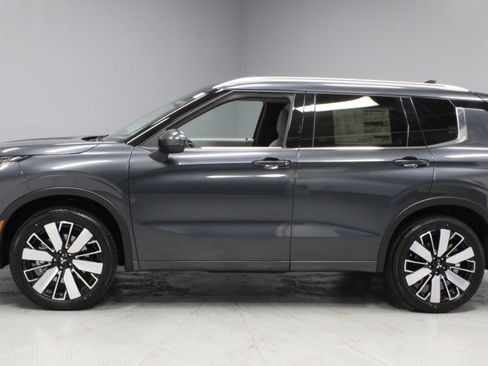 New 2025 Mitsubishi Outlander SEL image 5
