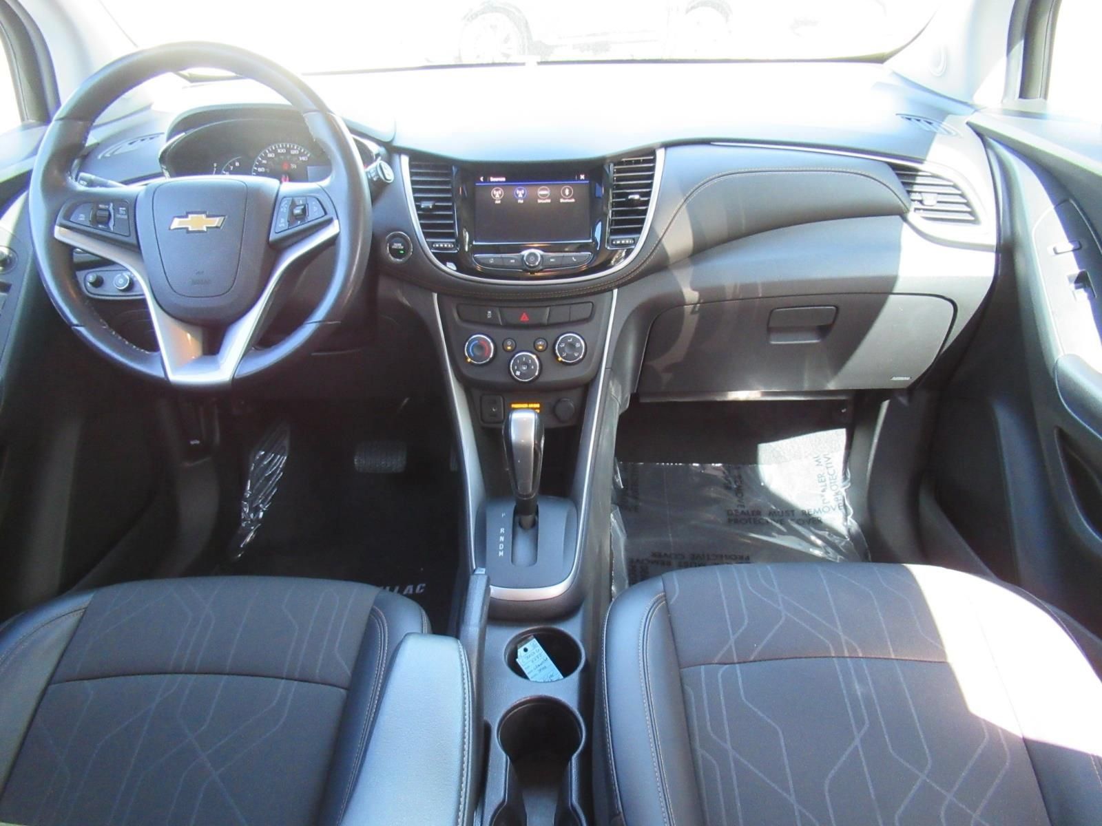 Used 2020 Chevrolet Trax LT w/ LT Convenience Package FWD image 12