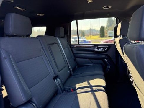 Used 2023 GMC Yukon XL SLE image 25