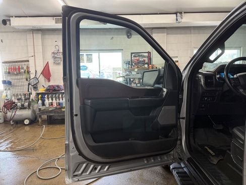 Used 2022 Ford F150 Lariat w/ Max Trailer Tow Package image 9