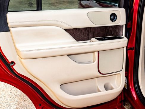 Used 2020 Lincoln Navigator Reserve image 29