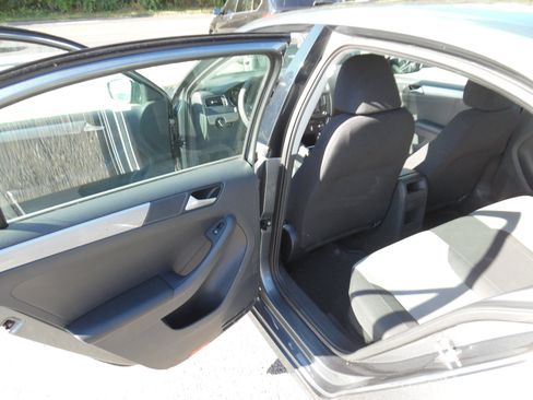 Used 2017 Volkswagen Jetta S image 16