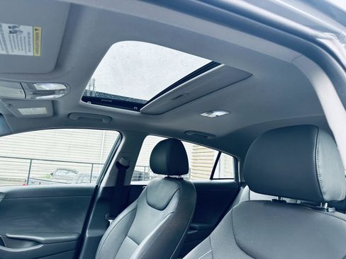 Used 2020 Hyundai Ioniq Limited FWD image 10