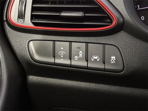 Used 2018 Hyundai Elantra GT Sport w/ Sport Tech Package 04 image 30