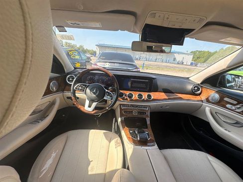 Used 2020 Mercedes-Benz E 350 4MATIC Sedan image 5