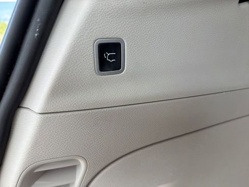 Used 2022 Chrysler Voyager LX FWD image 15