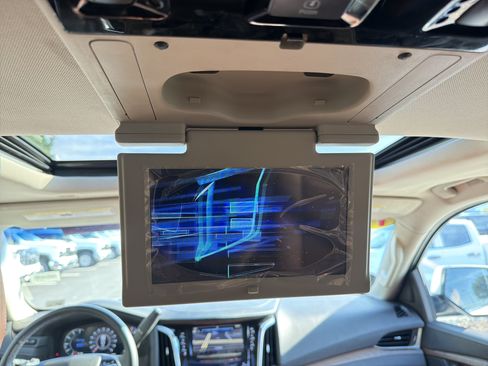 Used 2019 Cadillac Escalade ESV Luxury AWD/4WD image 27