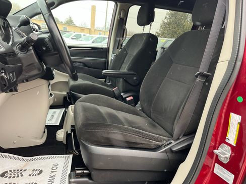 Used 2015 Dodge Grand Caravan SE image 13