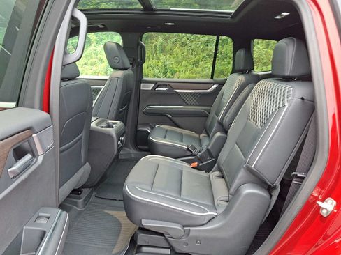 Used 2025 GMC Acadia Denali w/ Super Cruise Package AWD/4WD image 11