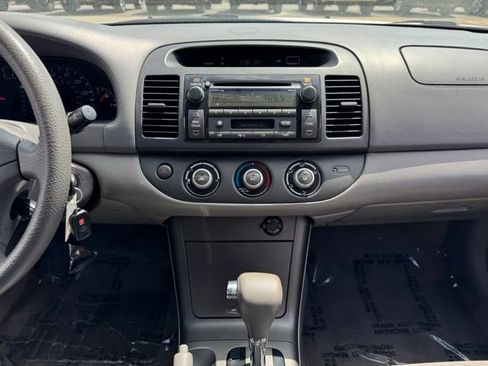 Used 2005 Toyota Camry LE FWD image 2
