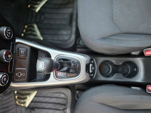 Used 2018 Jeep Compass Sport FWD image 19