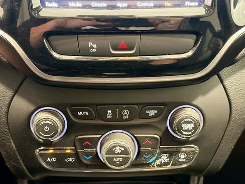 Used 2019 Jeep Cherokee Limited AWD/4WD image 14