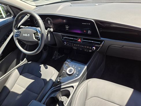 Certified 2024 Kia Niro Wind w/ Wind Preserve Package FWD image 10