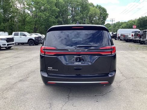 New 2027 Chrysler Pacifica Select FWD image 6