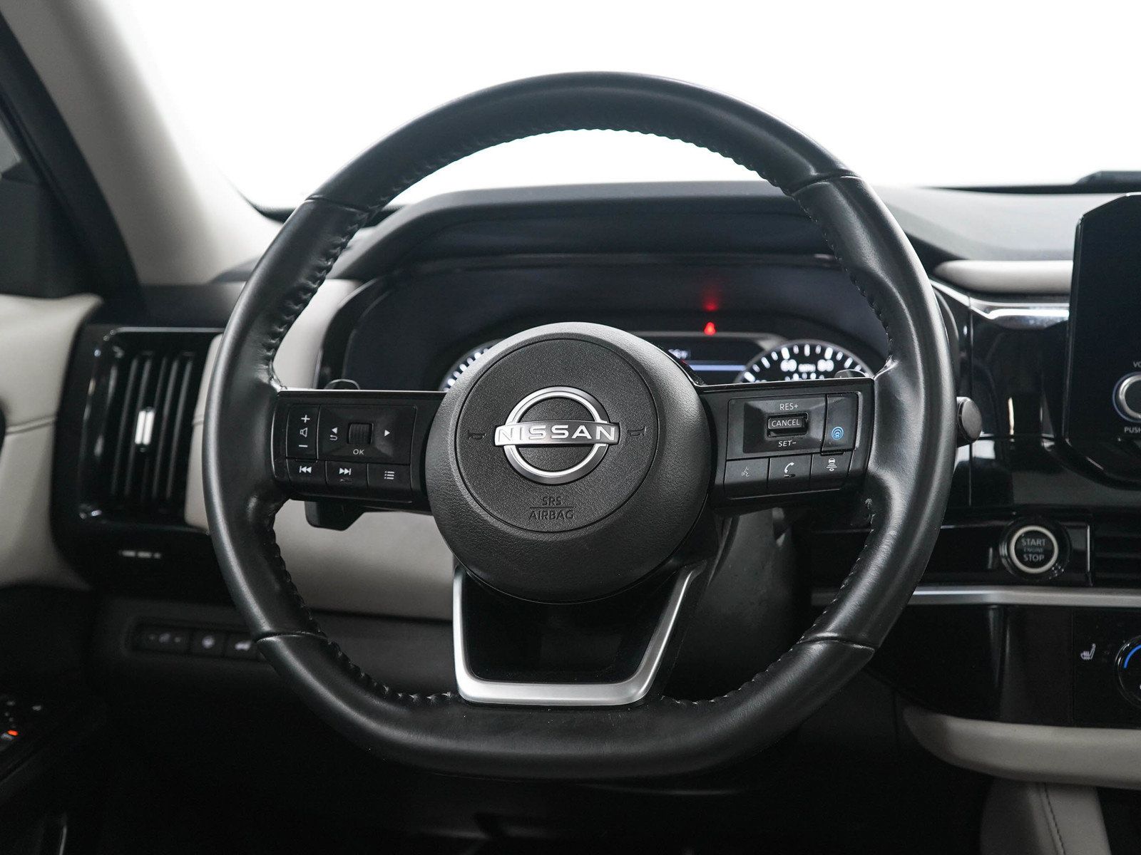 Used 2022 Nissan Pathfinder SV w/ SV Premium Package AWD/4WD image 18