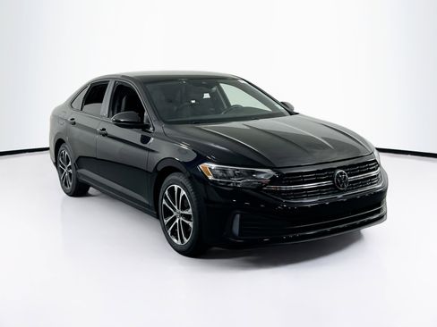 Used 2024 Volkswagen Jetta Sport FWD image 3
