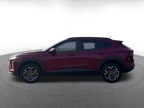 Used 2025 Chevrolet Trax LT w/ LT Convenience Package FWD image 8