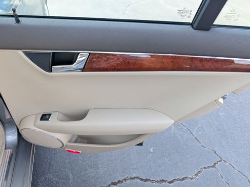 Used 2011 Mercedes-Benz C 300 Luxury image 35