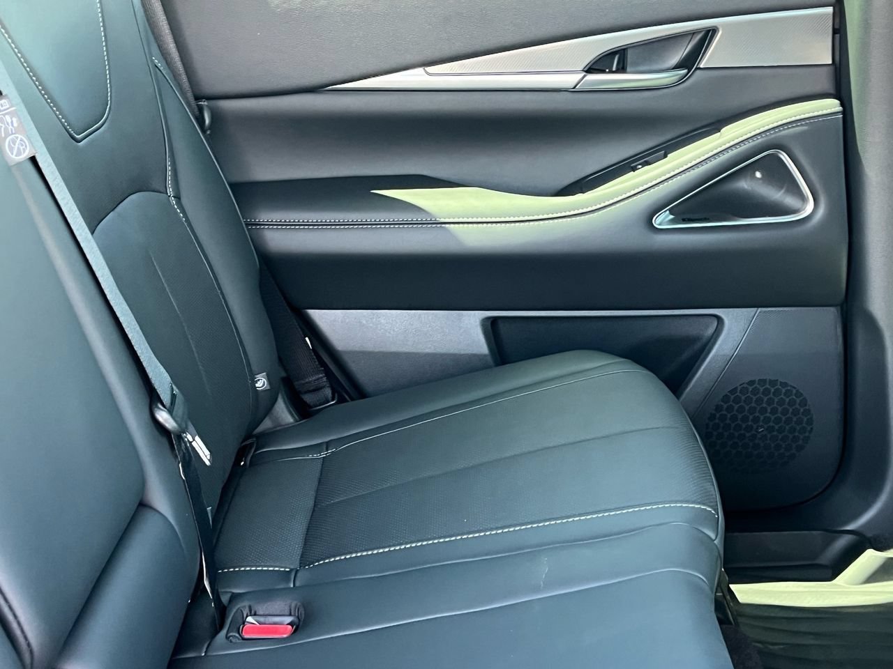 New 2027 INFINITI QX60 Luxe FWD image 11