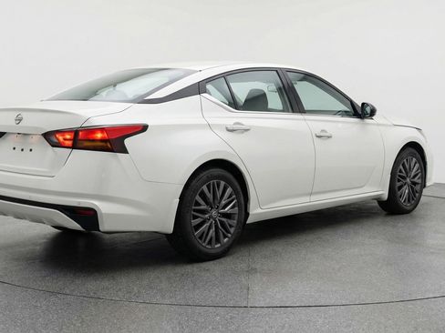 Used 2025 Nissan Altima 2.5 SV image 9