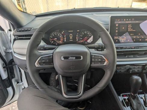 Used 2024 Jeep Compass Limited image 10