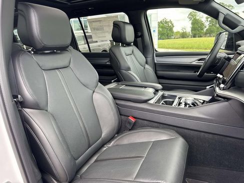 New 2026 Jeep Grand Wagoneer 4WD image 23