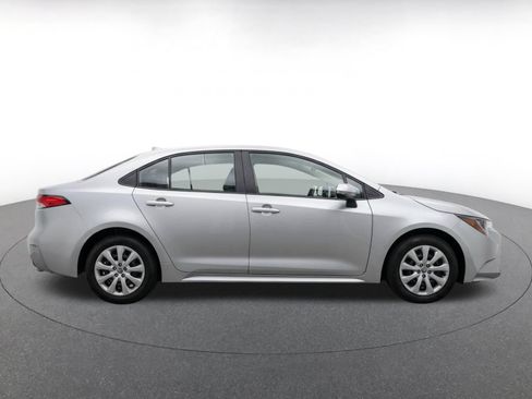 Used 2025 Toyota Corolla LE FWD image 10