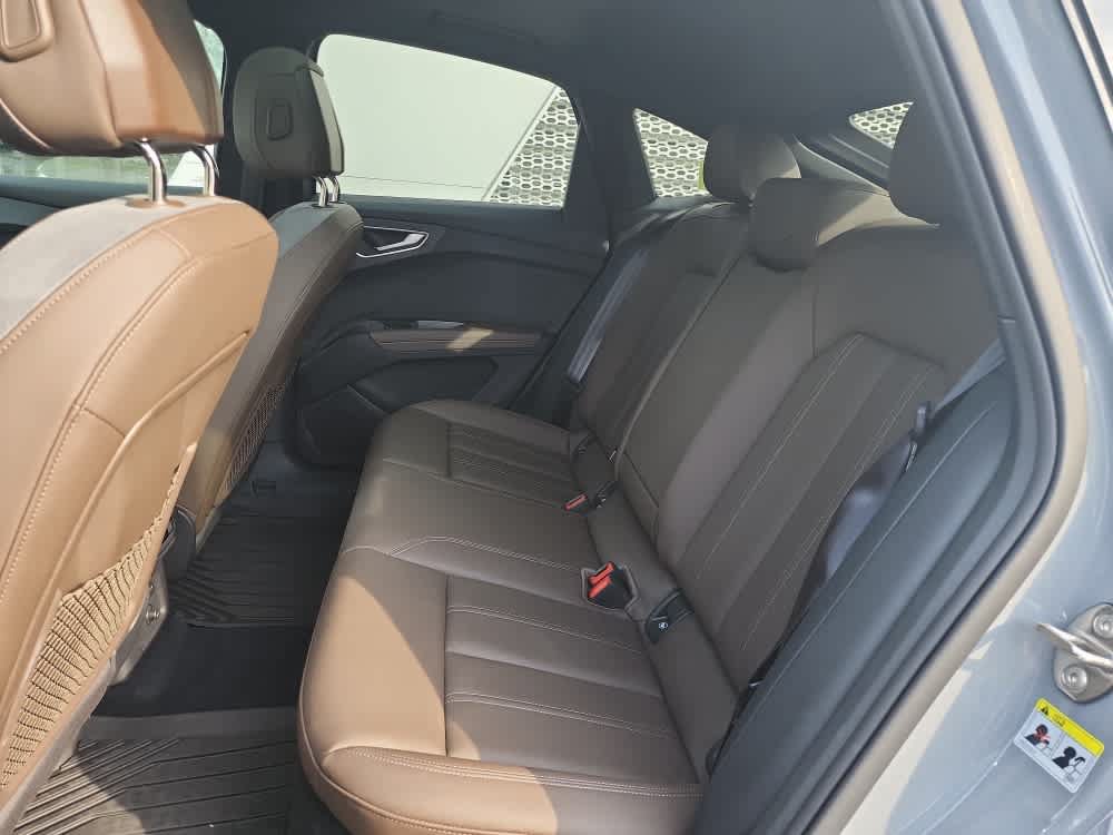 Used 2024 Audi Q4 e-tron Prestige AWD/4WD image 5
