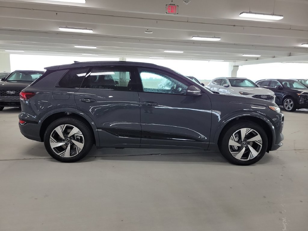 Used 2025 Audi Q6 e-tron Premium Plus w/ Premium Plus AWD/4WD image 9