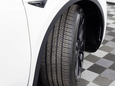 Used 2023 Tesla Model Y Long Range image 42