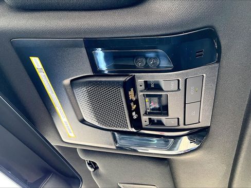 Used 2025 Lexus GX 550 w/ Accessory Package (Z1) AWD/4WD image 32