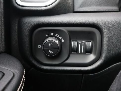 New 2026 RAM 2500 Laramie AWD/4WD image 18