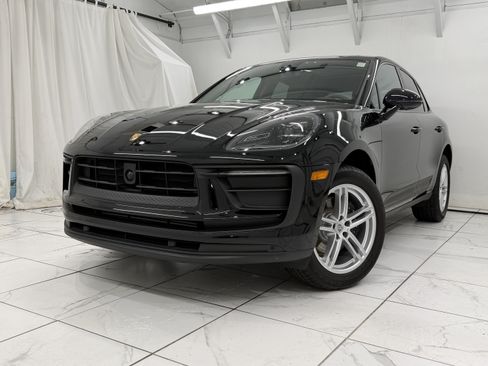 Certified 2026 Porsche Macan AWD/4WD image 8