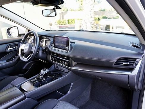 Used 2024 Nissan Rogue SV FWD image 10