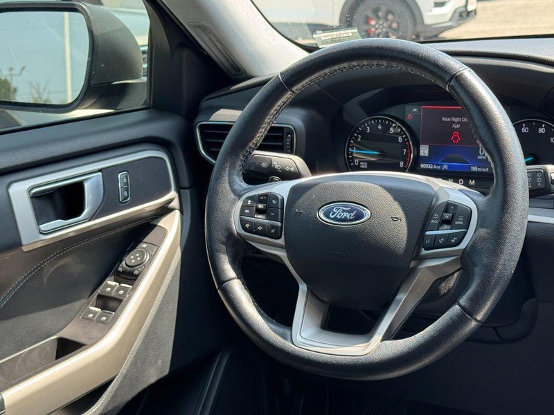 Used 2021 Ford Explorer XLT w/ Equipment Group 202A AWD/4WD image 13