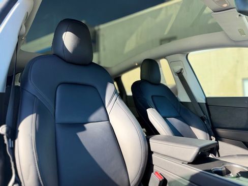 Used 2021 Tesla Model Y Long Range image 16