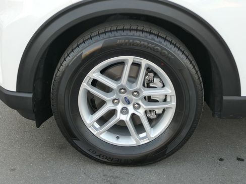 Used 2025 Ford Explorer Active w/ Active Comfort Package image 11