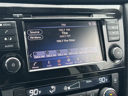 Used 2018 Nissan Rogue SV image 15