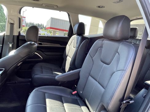 Used 2022 Kia Telluride EX w/ EX Premium Package AWD/4WD image 13