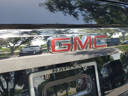 Certified 2022 GMC Yukon SLT w/ SLT Premium Package AWD/4WD image 29