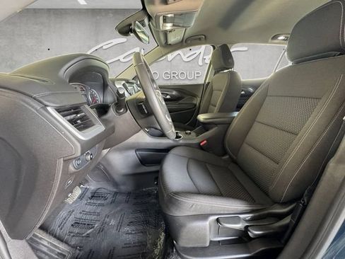 Used 2024 GMC Terrain SLE FWD image 19