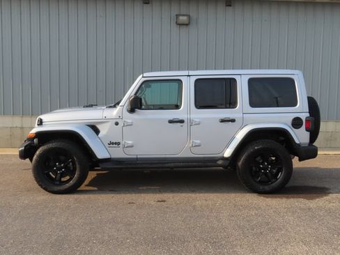 Used 2023 Jeep Wrangler Unlimited Sahara AWD/4WD image 8