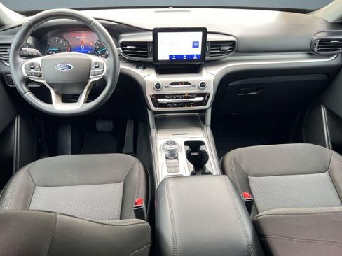 Used 2022 Ford Explorer XLT image 15