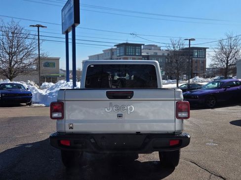Used 2023 Jeep Gladiator Overland image 5