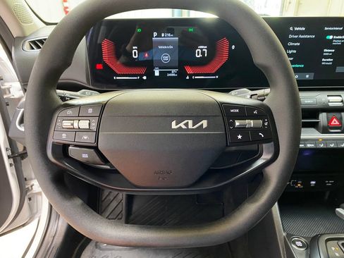 Used 2025 Kia K4 FWD image 30