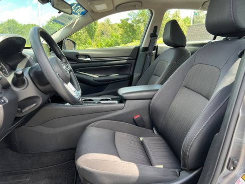 Used 2024 Nissan Altima 2.5 SV FWD image 3