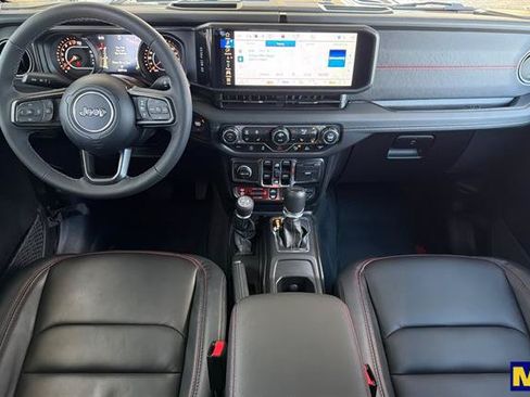Used 2025 Jeep Gladiator Rubicon AWD/4WD image 16