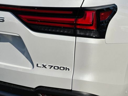 Used 2026 Lexus LX 700h Luxury image 36