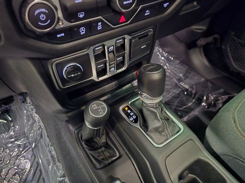 Used 2025 Jeep Gladiator Sport AWD/4WD image 28